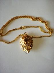 Halskette mit Löwenkopf gold