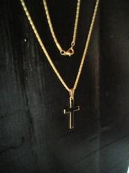 Goldkette mit Kreuz